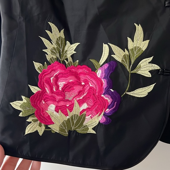 Black Silk Jacket with floral embroidery - Picture 3 of 4